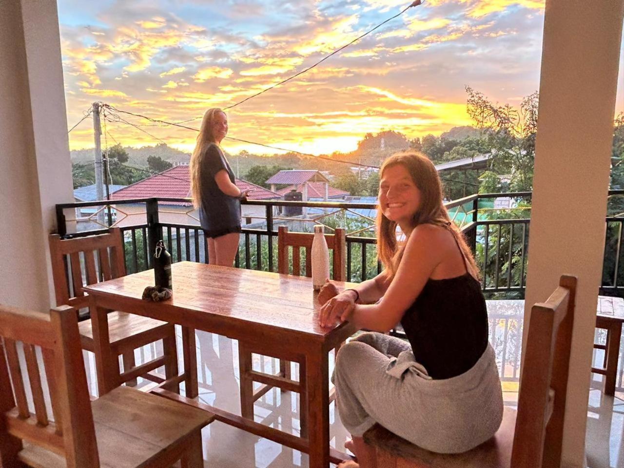 Four-G Home Stay & Komodo Tour Labuan Bajo Bagian luar foto