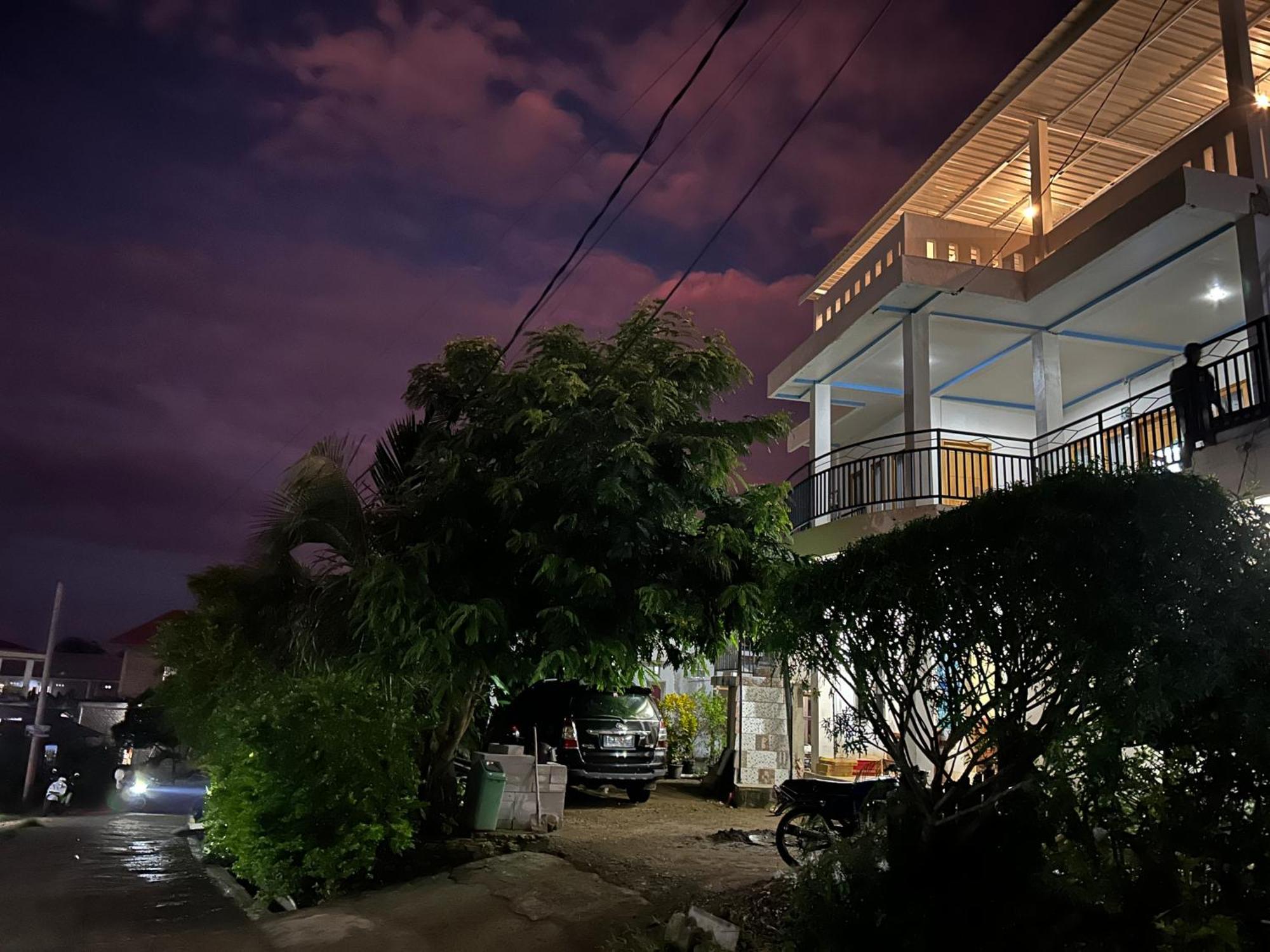 Four-G Home Stay & Komodo Tour Labuan Bajo Bagian luar foto