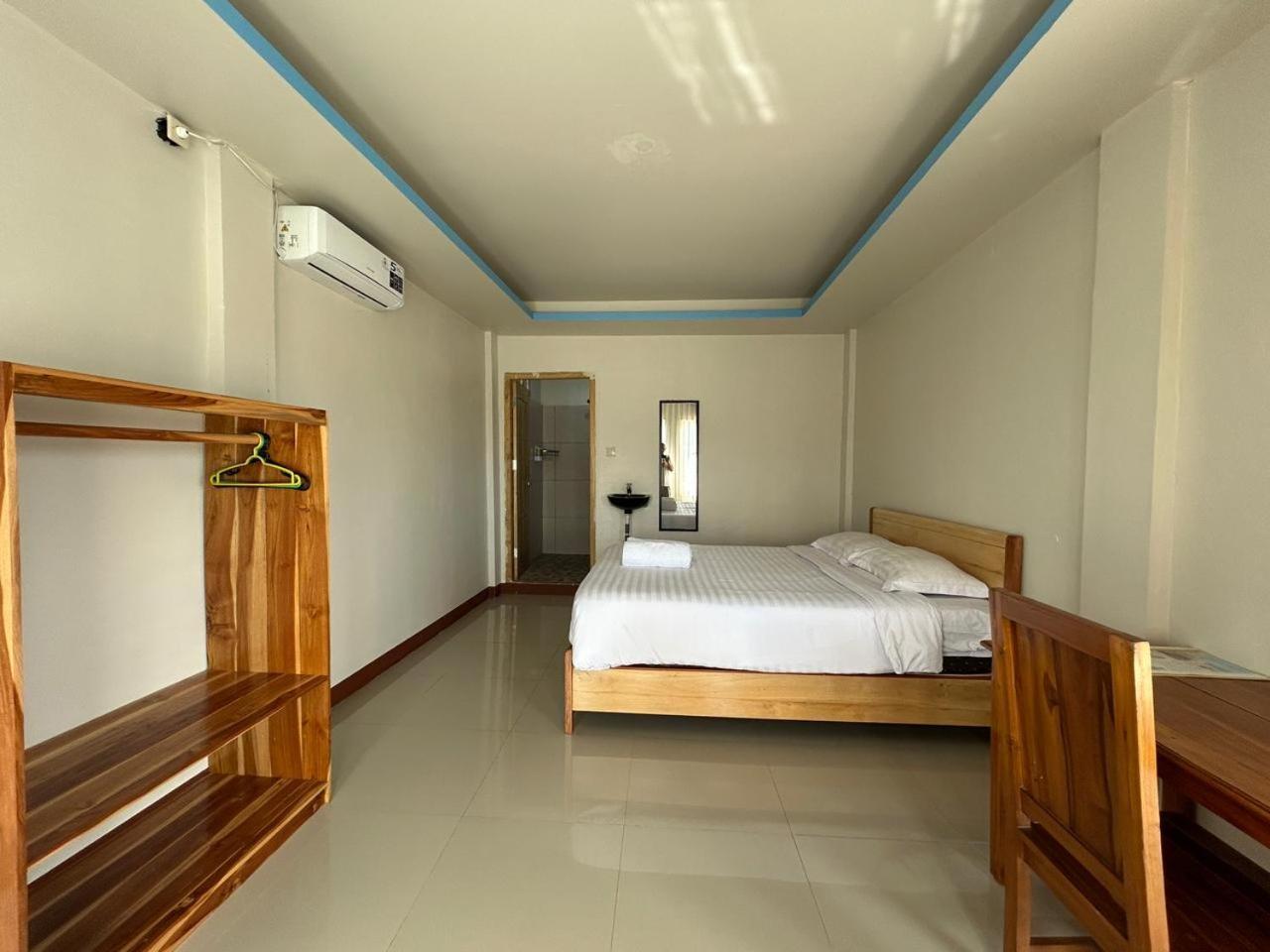 Four-G Home Stay & Komodo Tour Labuan Bajo Bagian luar foto
