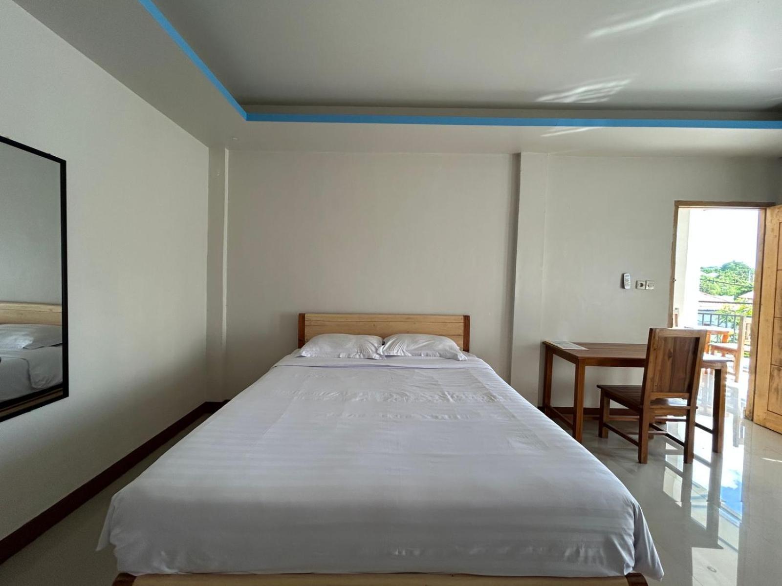 Four-G Home Stay & Komodo Tour Labuan Bajo Bagian luar foto