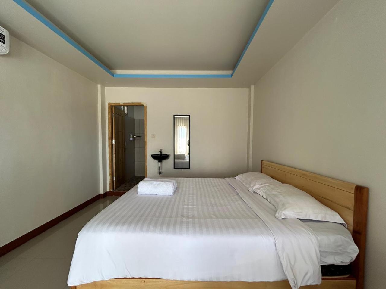 Four-G Home Stay & Komodo Tour Labuan Bajo Bagian luar foto
