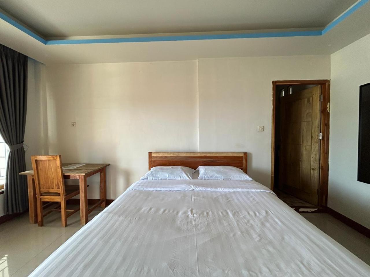 Four-G Home Stay & Komodo Tour Labuan Bajo Bagian luar foto
